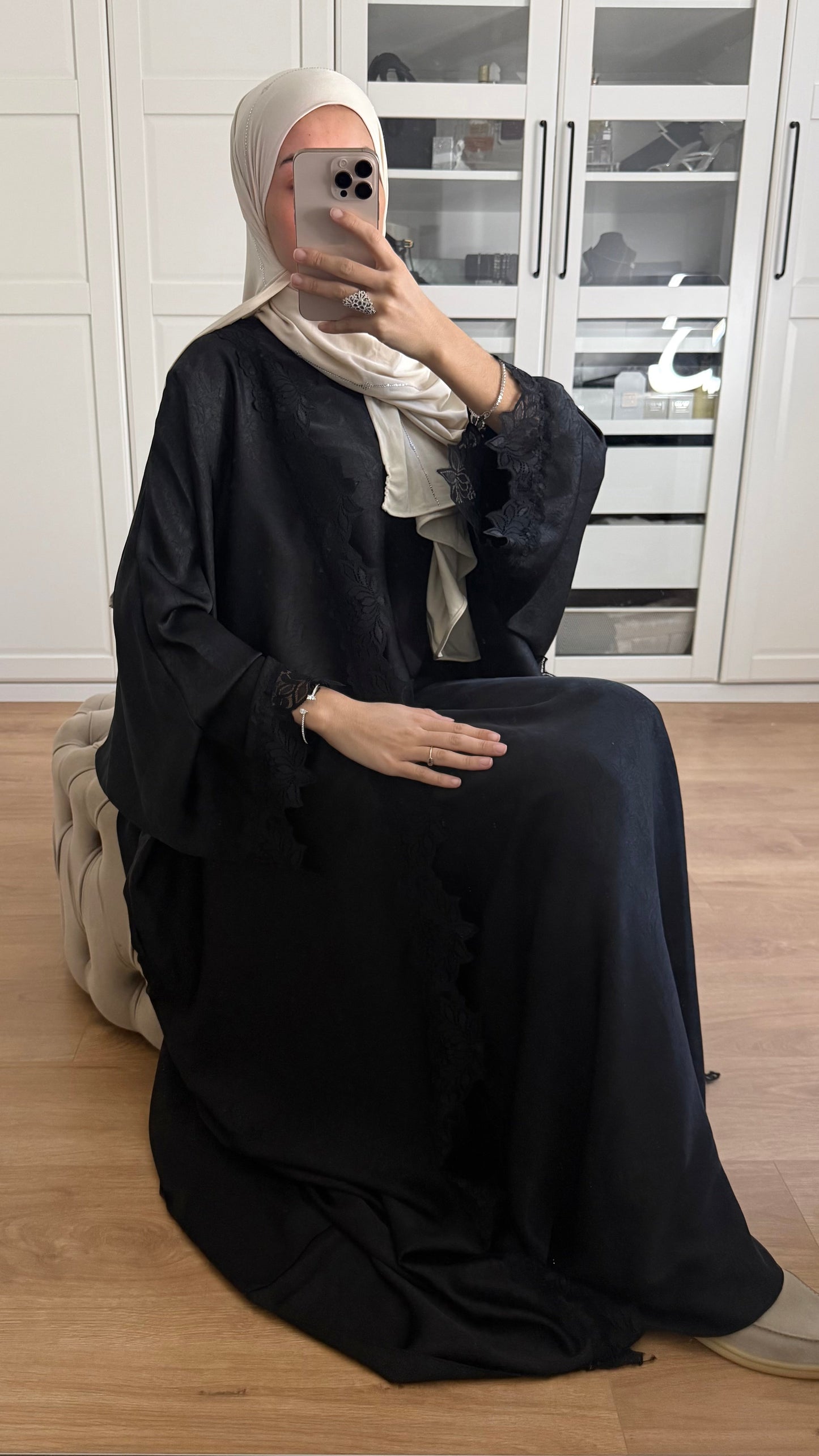 Ensemble Abaya Kimono Satiné avec Dentelle Noir SAÏRYS