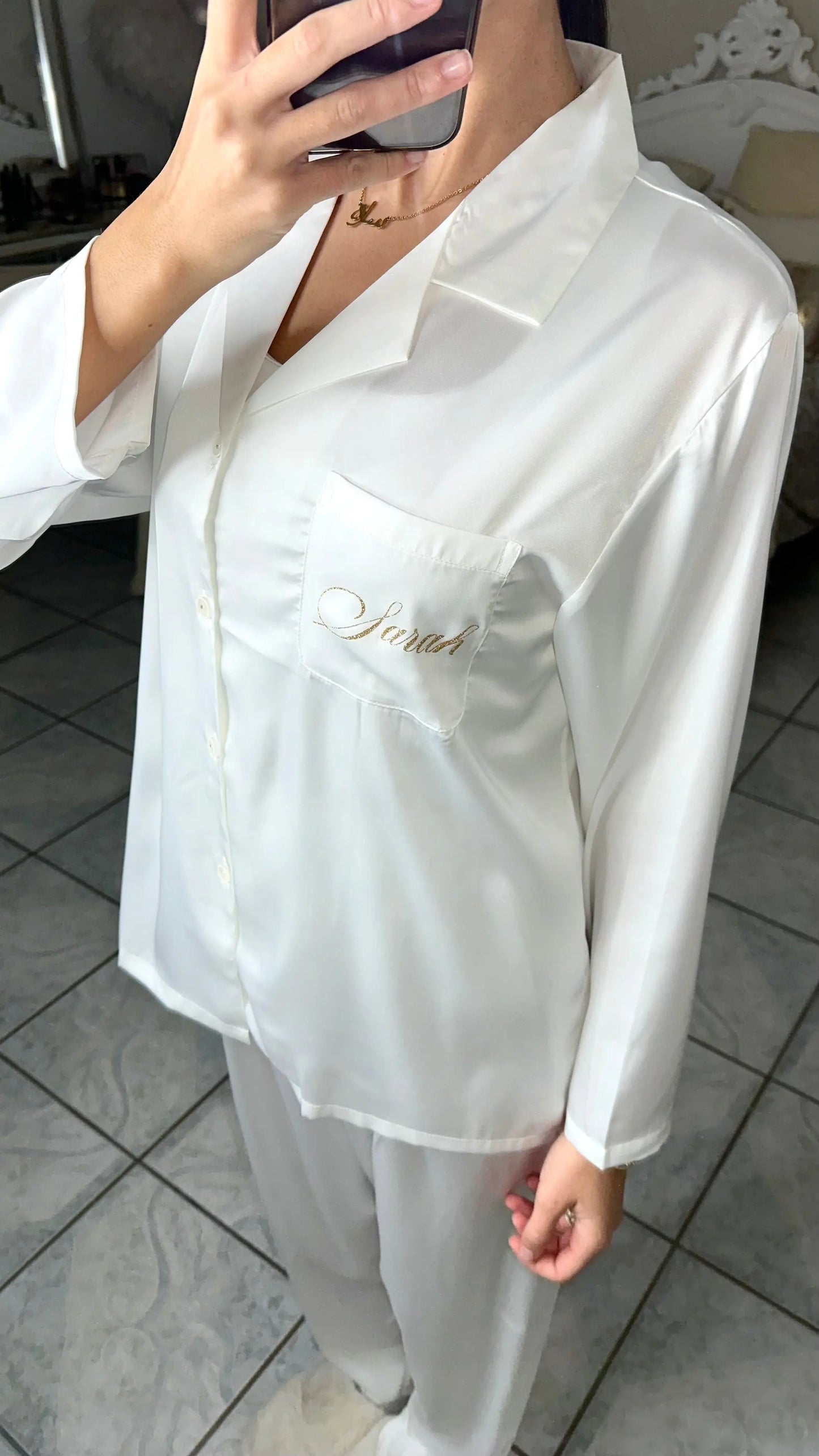 Pyjama Satiné Personnalisé – Écriture Pailletée Or. SAÏRYS