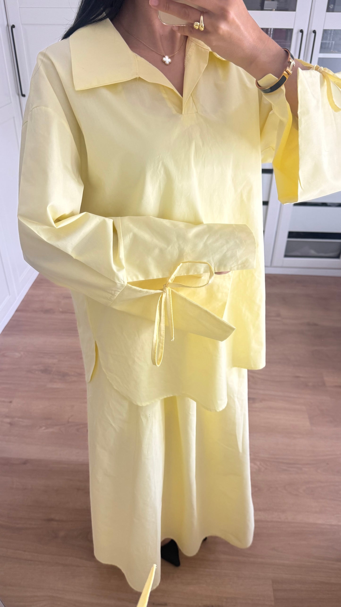 Ensemble Modeste Jaune – Chemise Noeud & Jupe Oversize