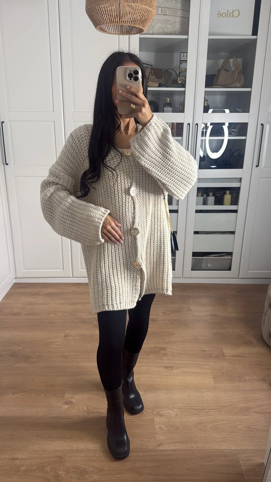 Robe pull en laine beige avec boutons dorés - SAÏRYS