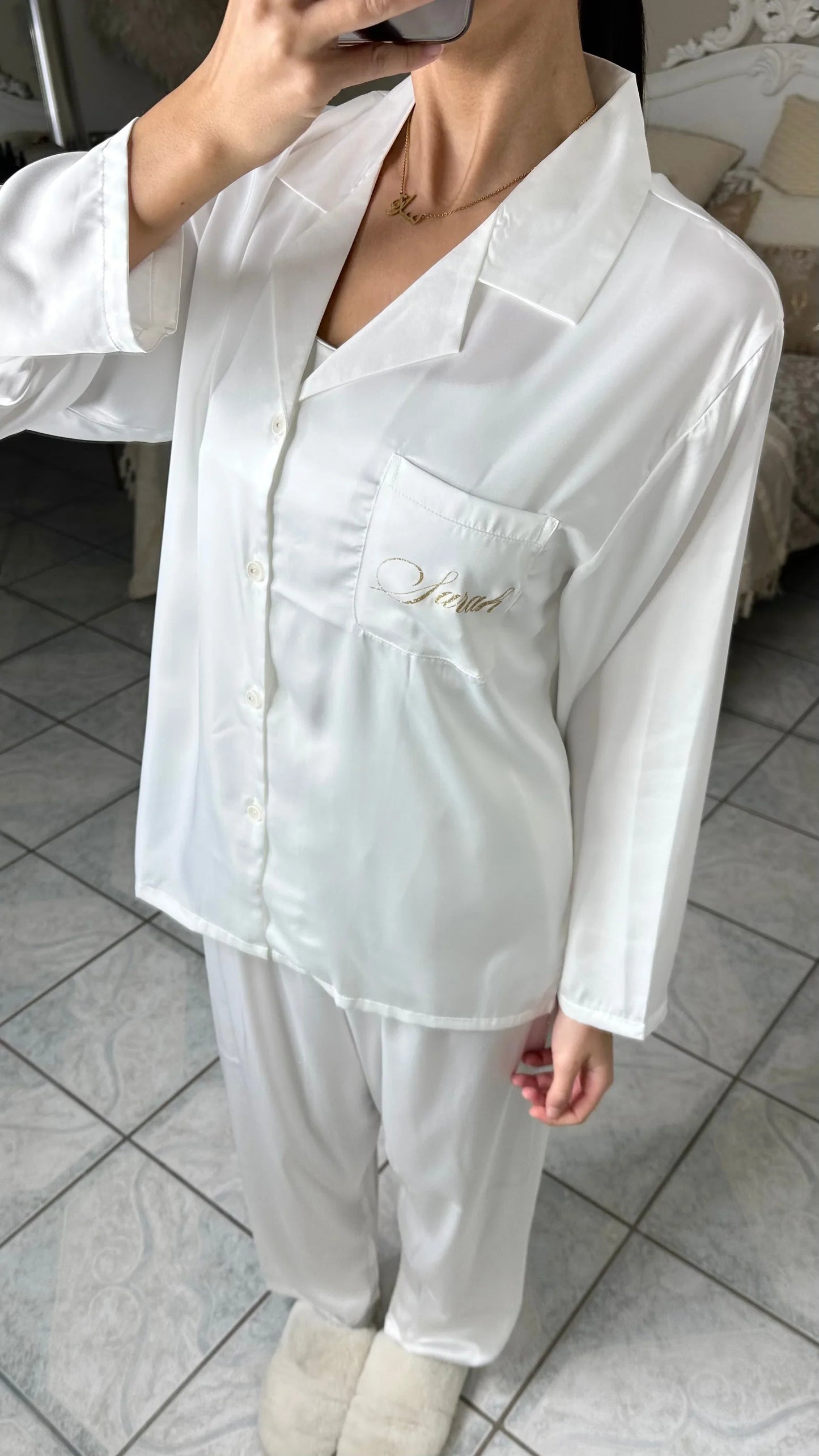 Pyjama Satiné Personnalisé – Écriture Pailletée Or. SAÏRYS