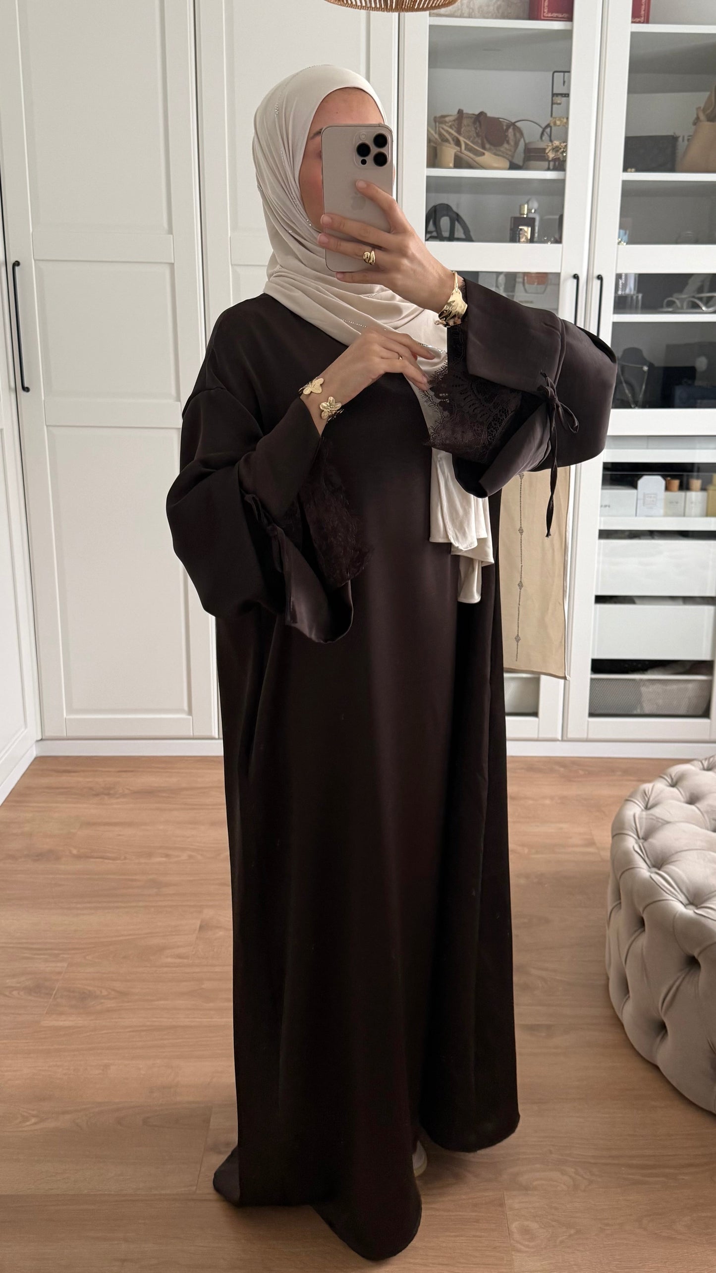 Abaya manches à nœud en dentelle marron SAÏRYS