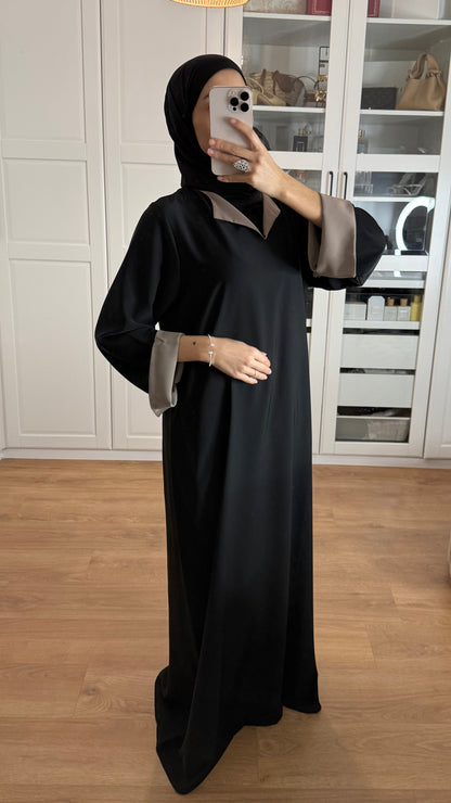 Abaya noire manches revers marron SAÏRYS