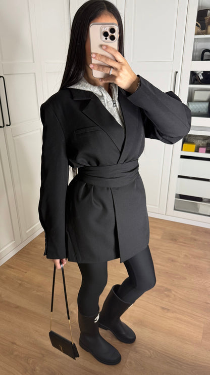 Blazer Oversize Noir Cintré à la Taille avec Ceinture SAÏRYS
