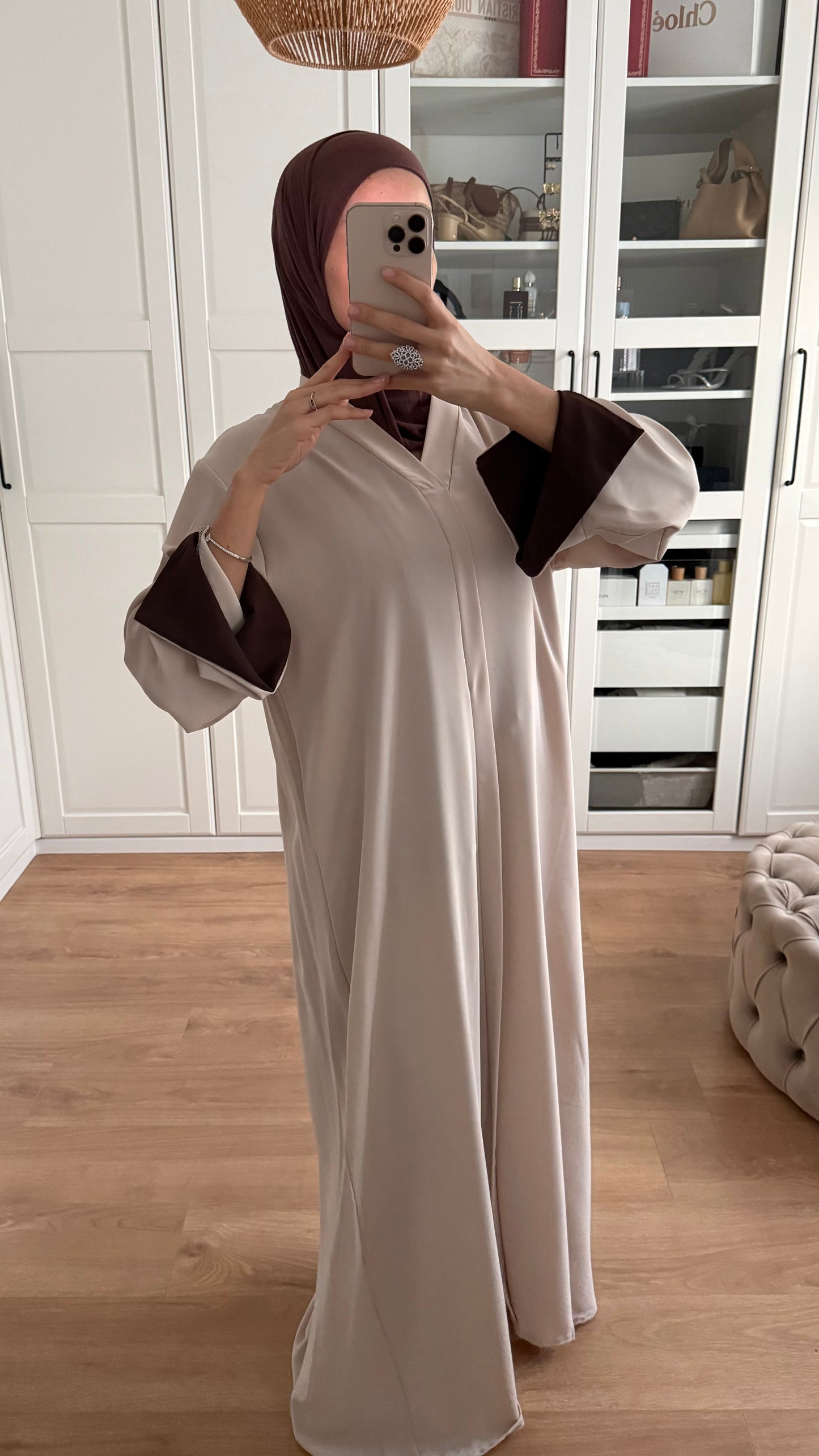 Abaya beige manches revers marron SAÏRYS