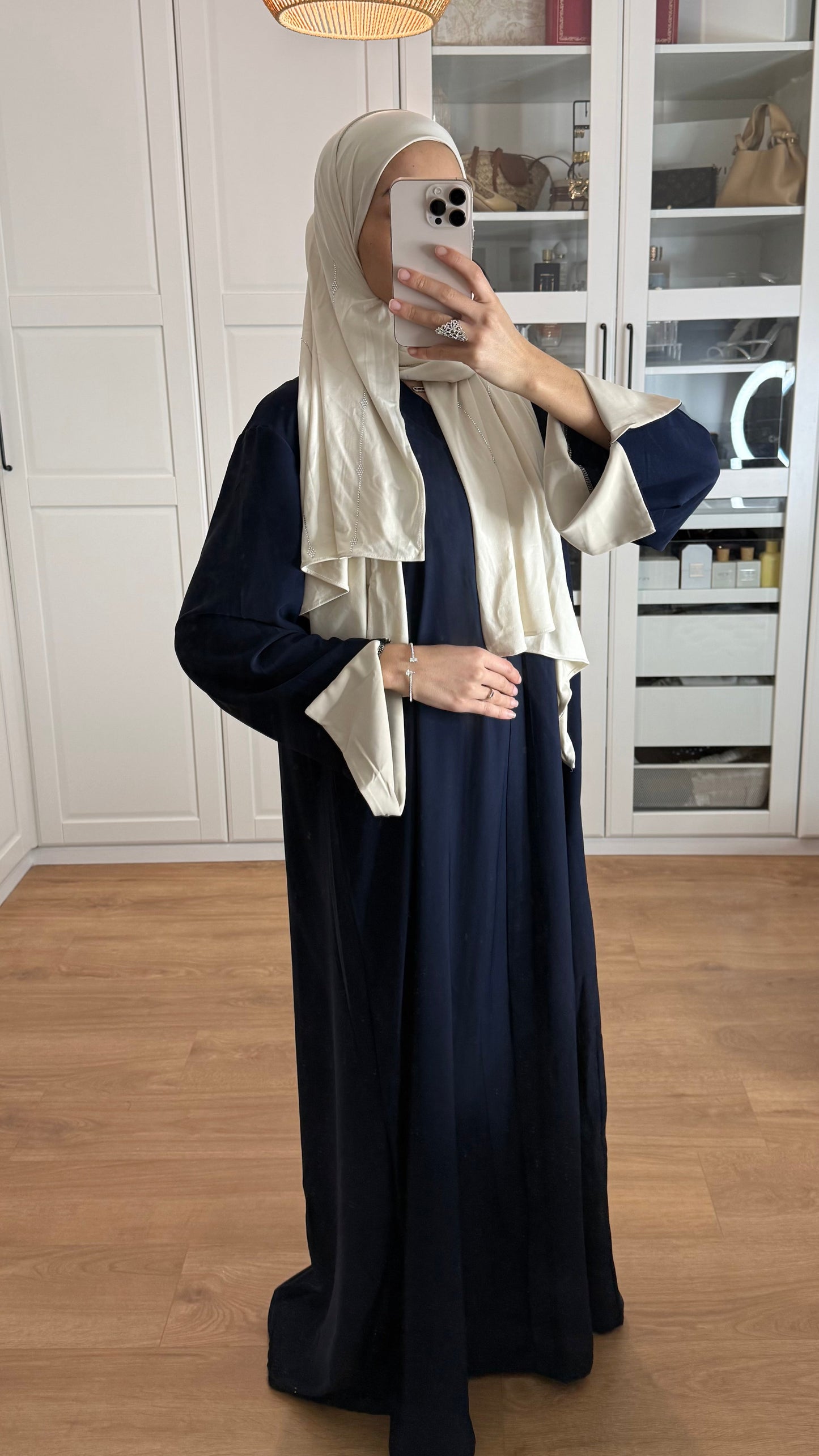 Abaya bleu nuit manches revers beige SAÏRYS