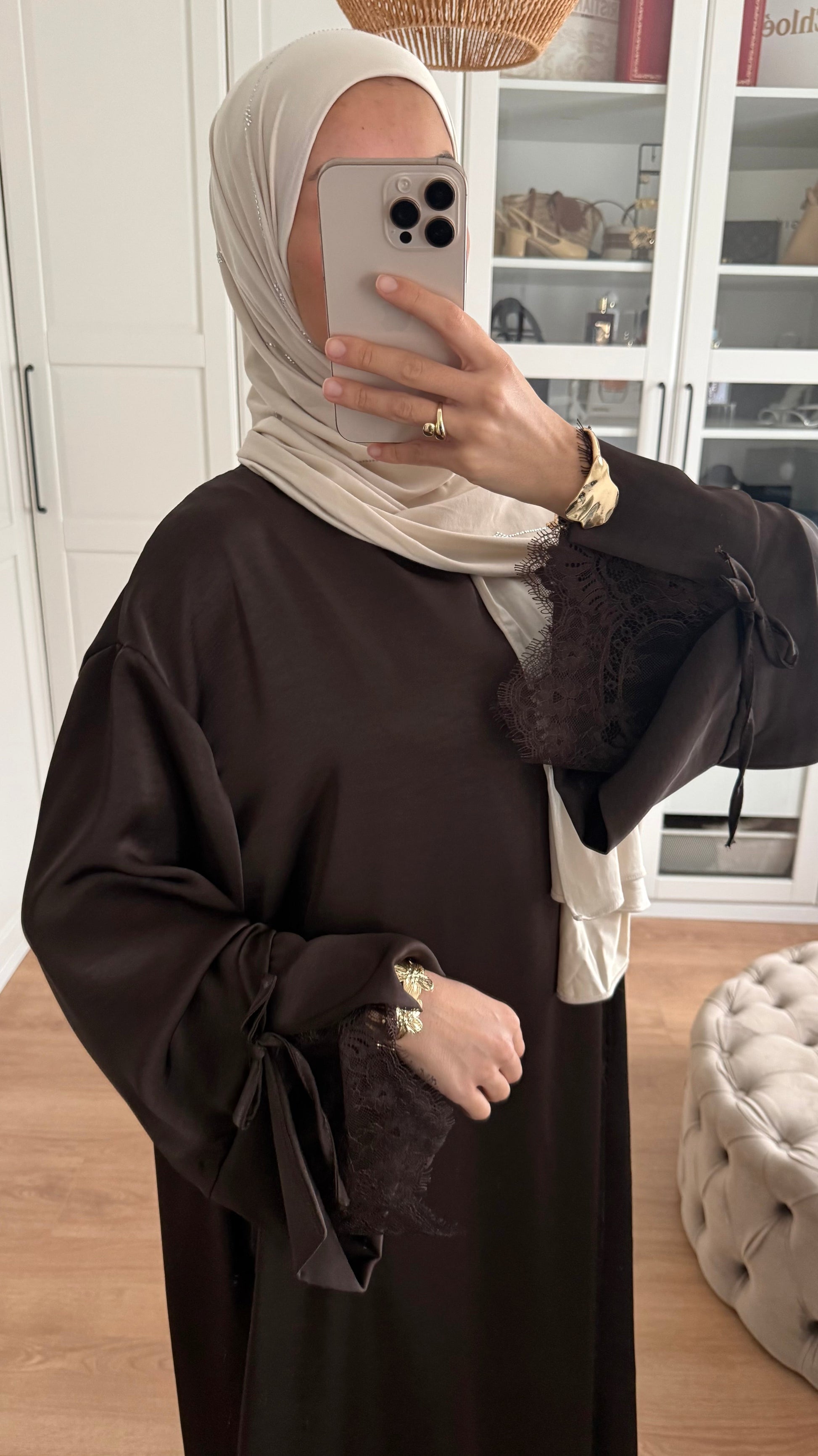 Abaya manches à nœud en dentelle marron SAÏRYS