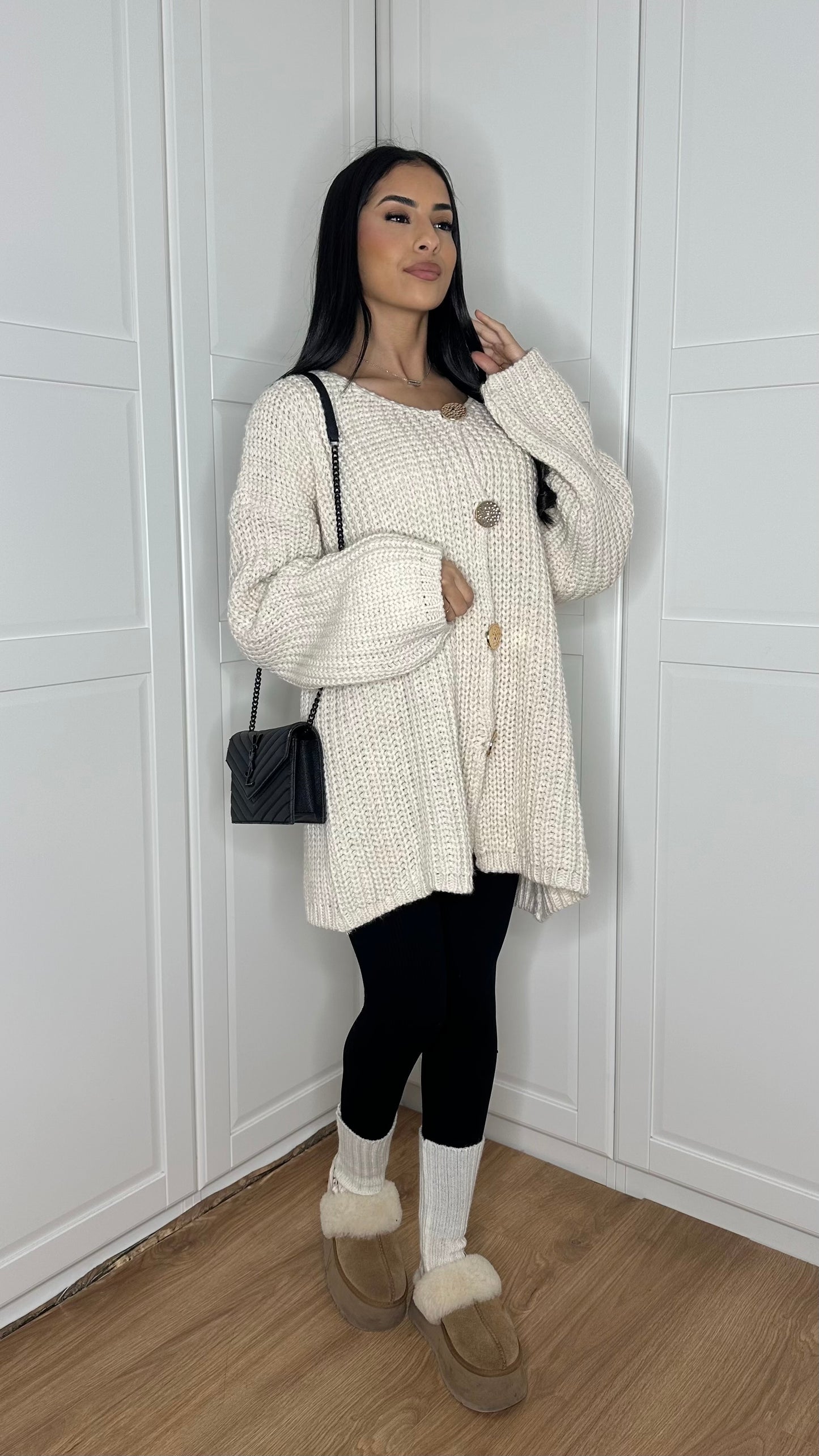 Pull/Gilet long en laine beige avec boutons dorés