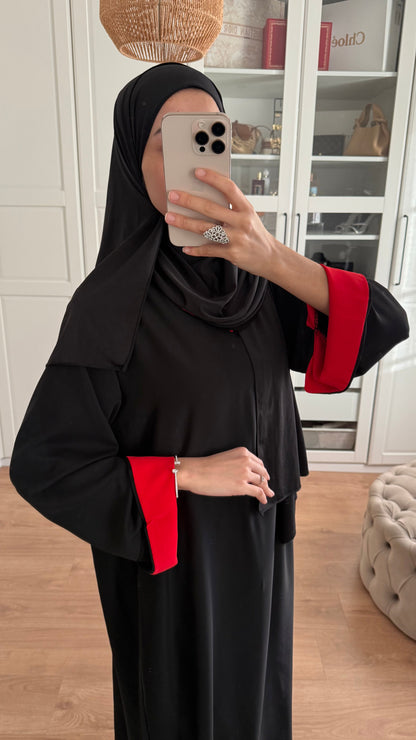 Abaya noire manches revers rouges SAÏRYS