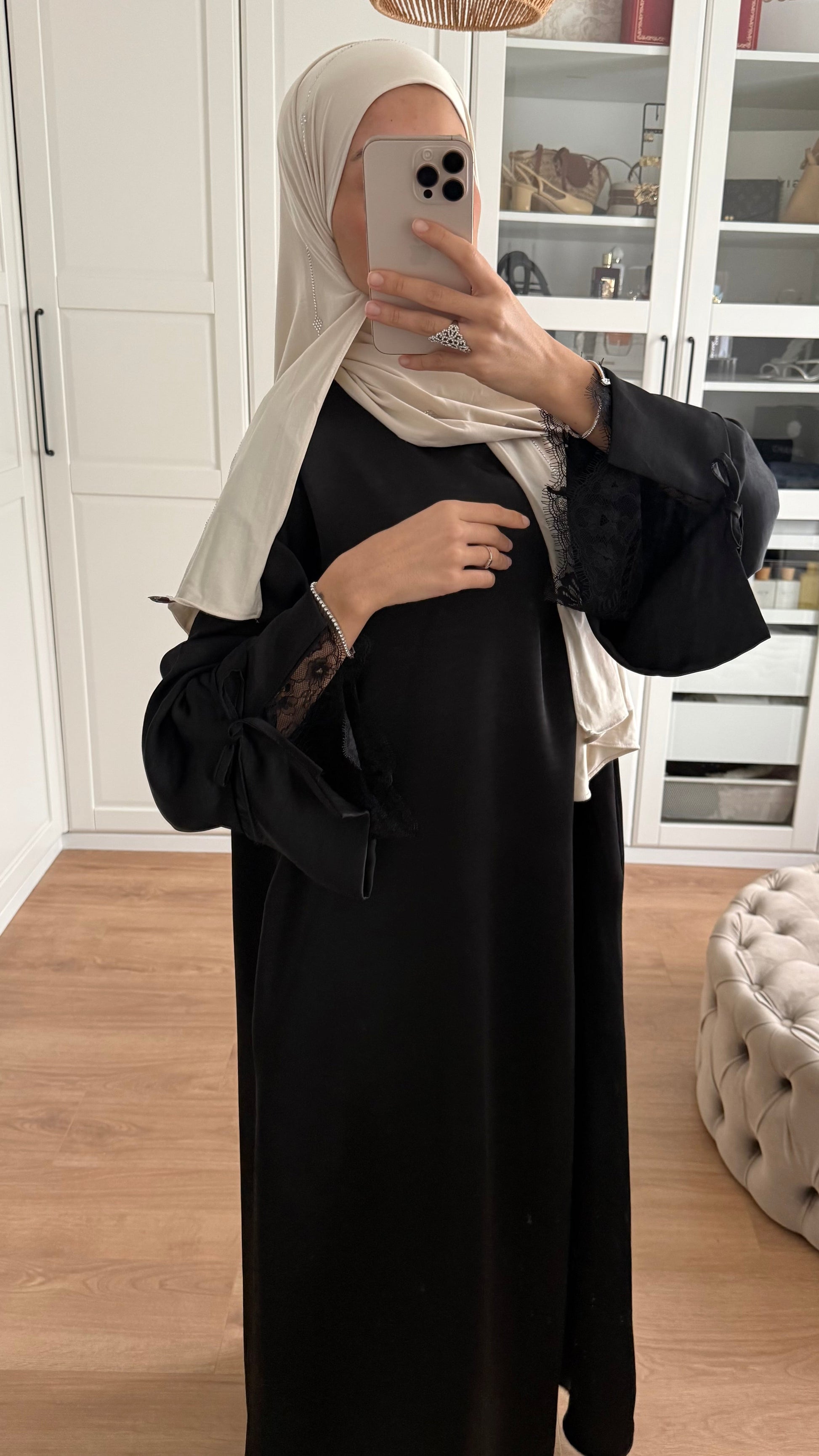Abaya manches à nœud en dentelle noir SAÏRYS