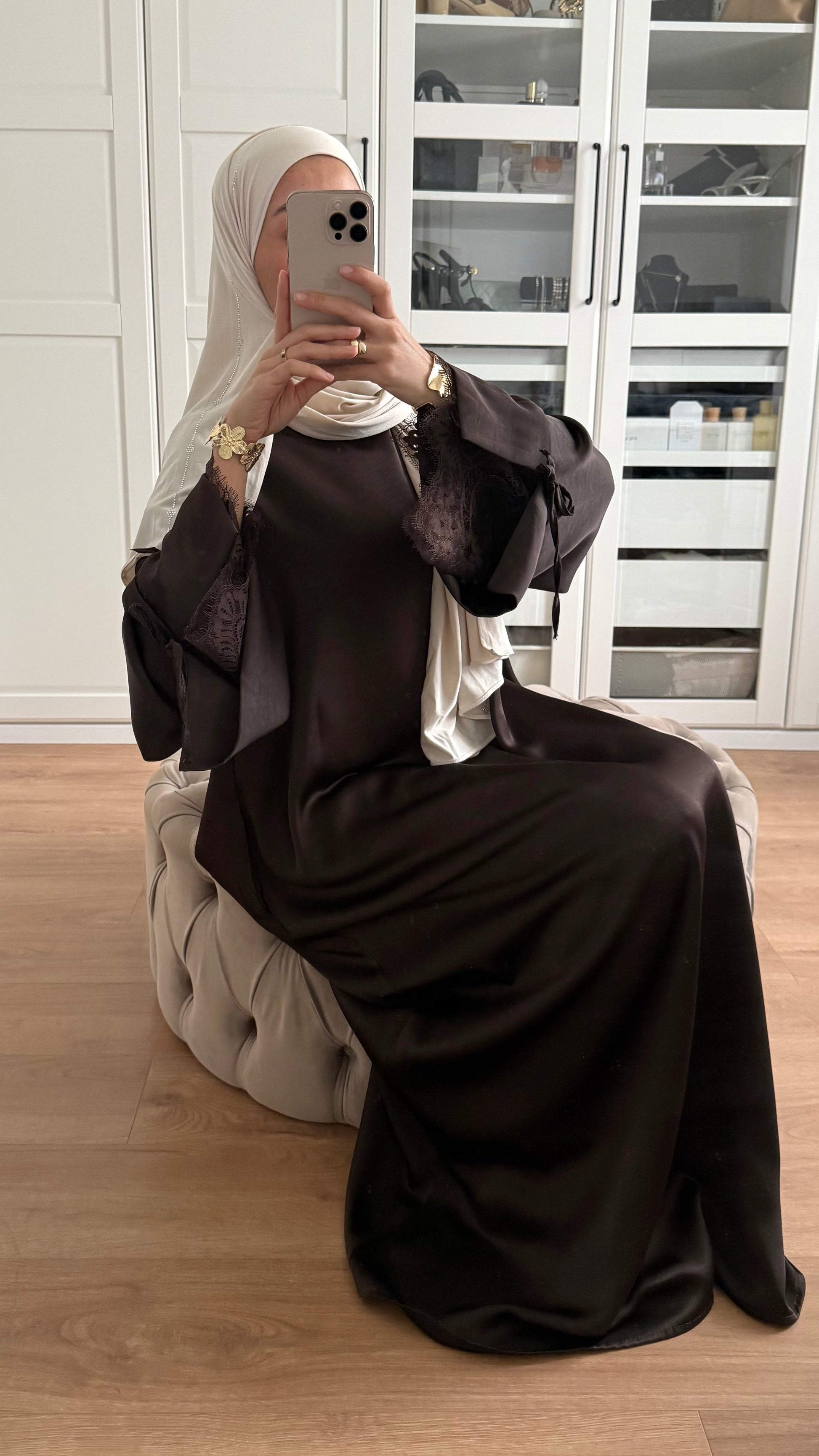 Abaya manches à nœud en dentelle marron SAÏRYS