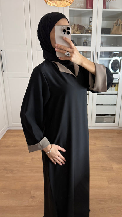 Abaya noire manches revers marron SAÏRYS