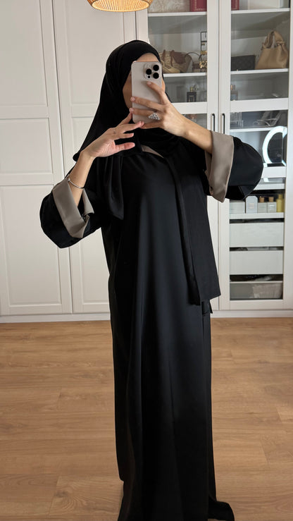Abaya noire manches revers marron SAÏRYS