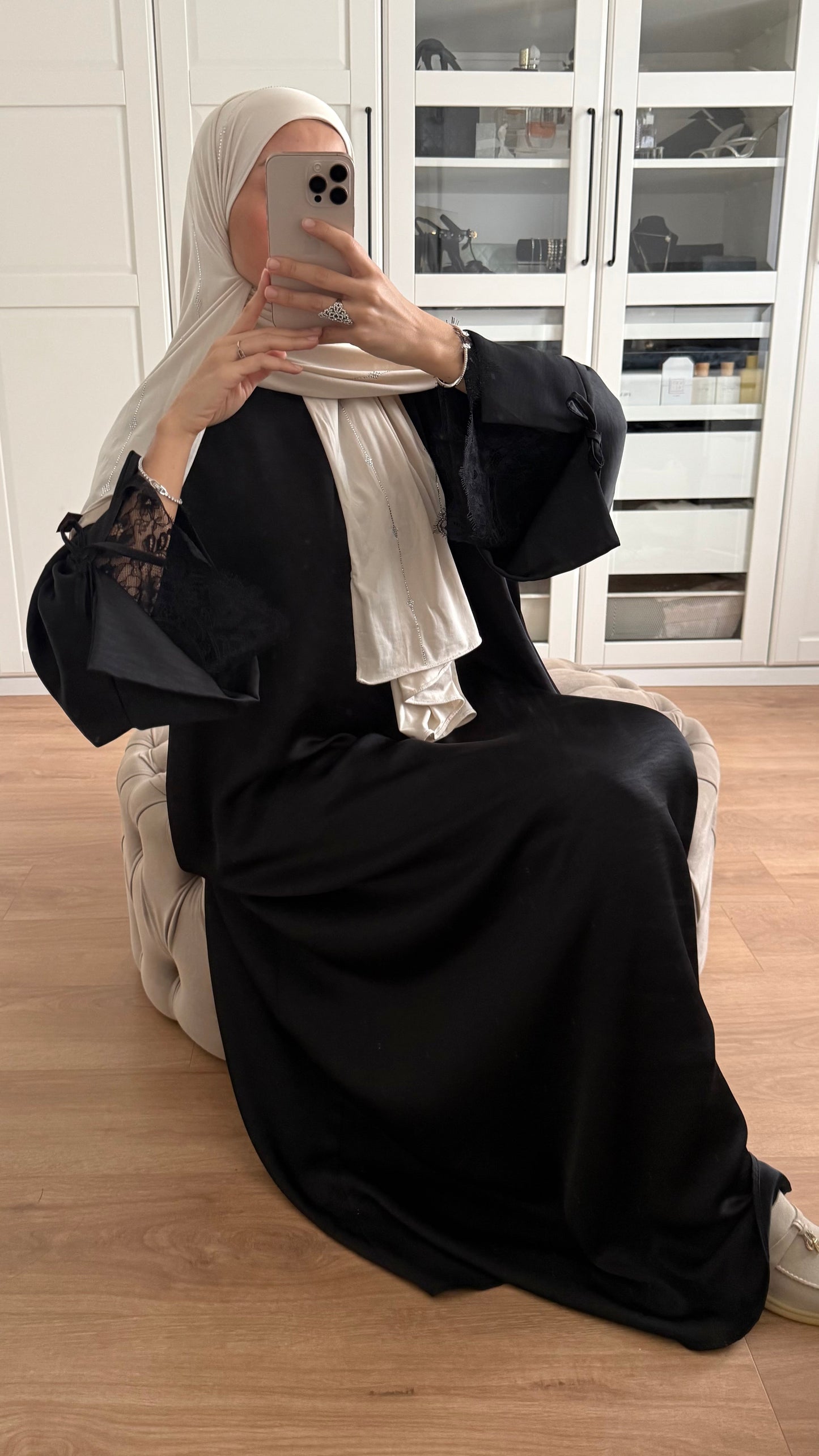 Abaya manches à nœud en dentelle noir SAÏRYS
