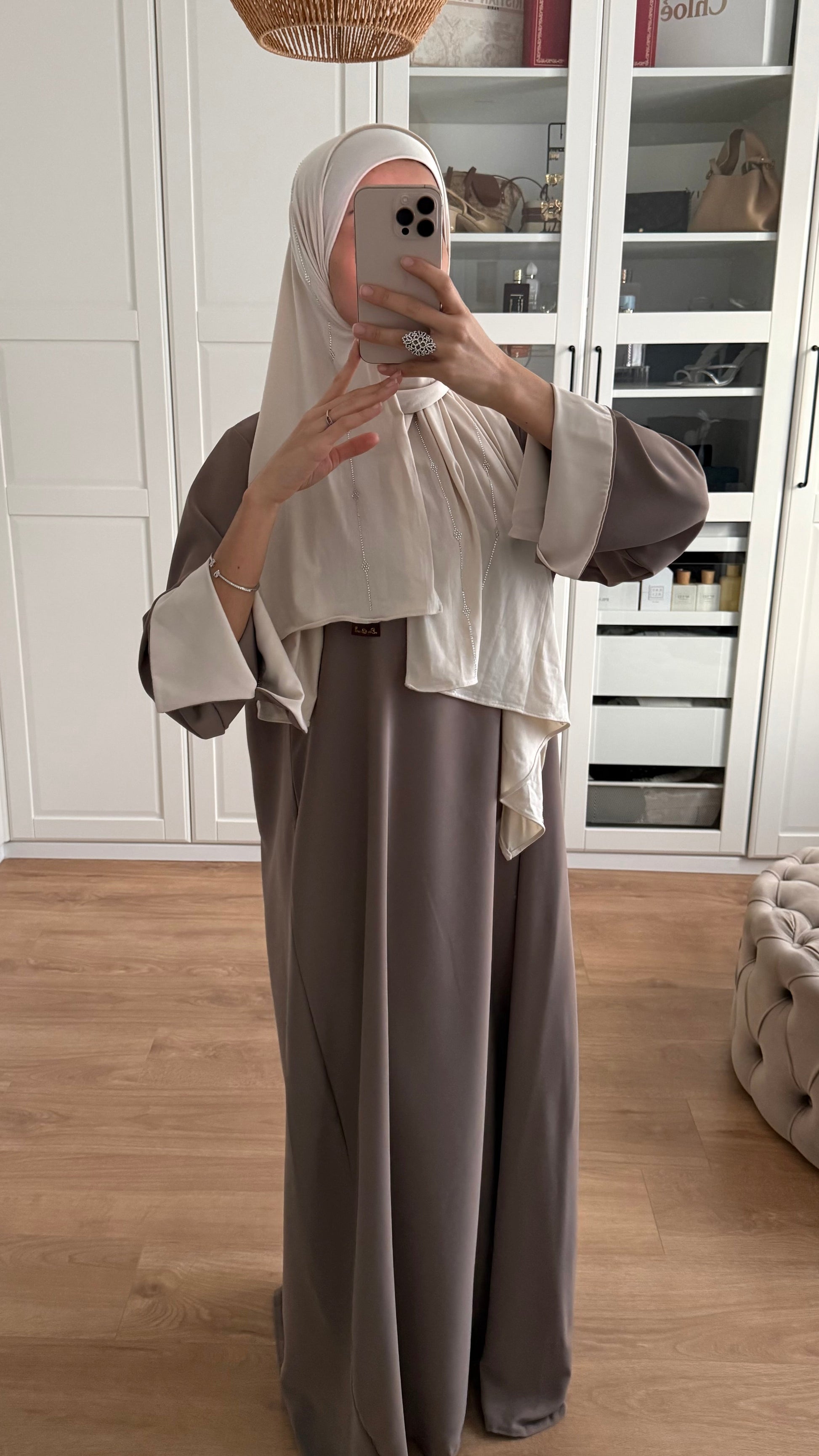 Abaya taupe manches revers beige SAÏRYS