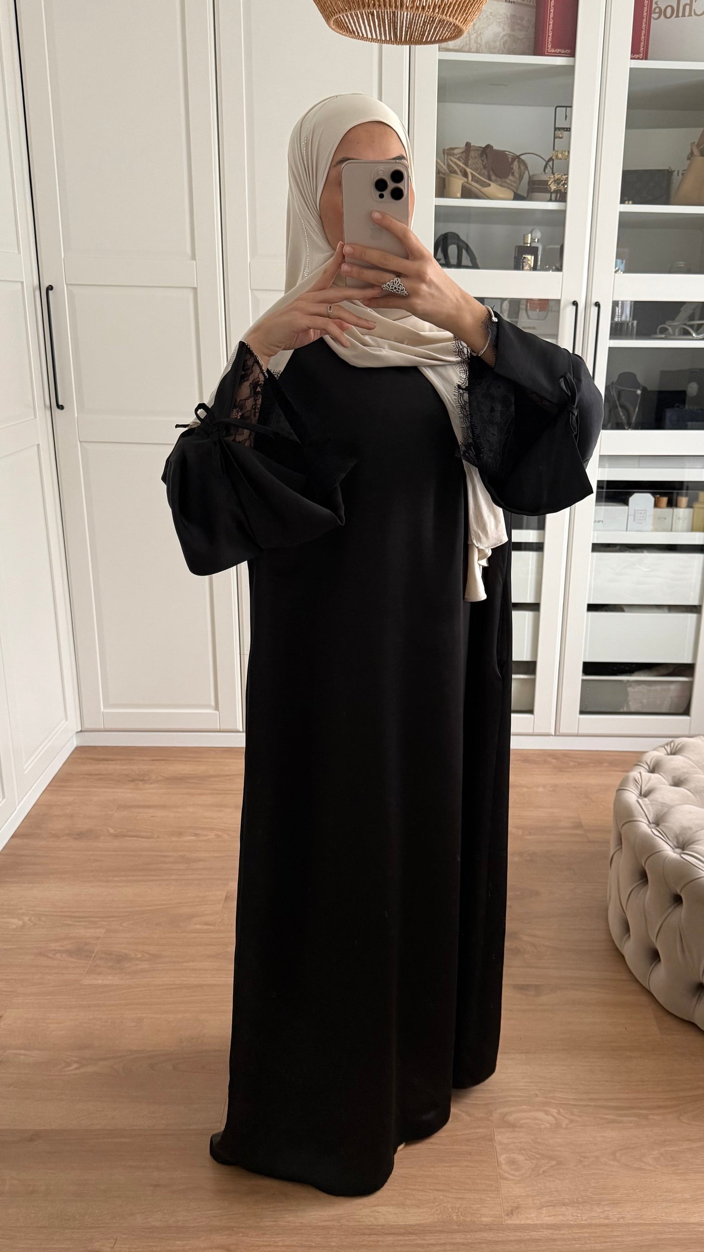 Abaya manches à nœud en dentelle noir SAÏRYS