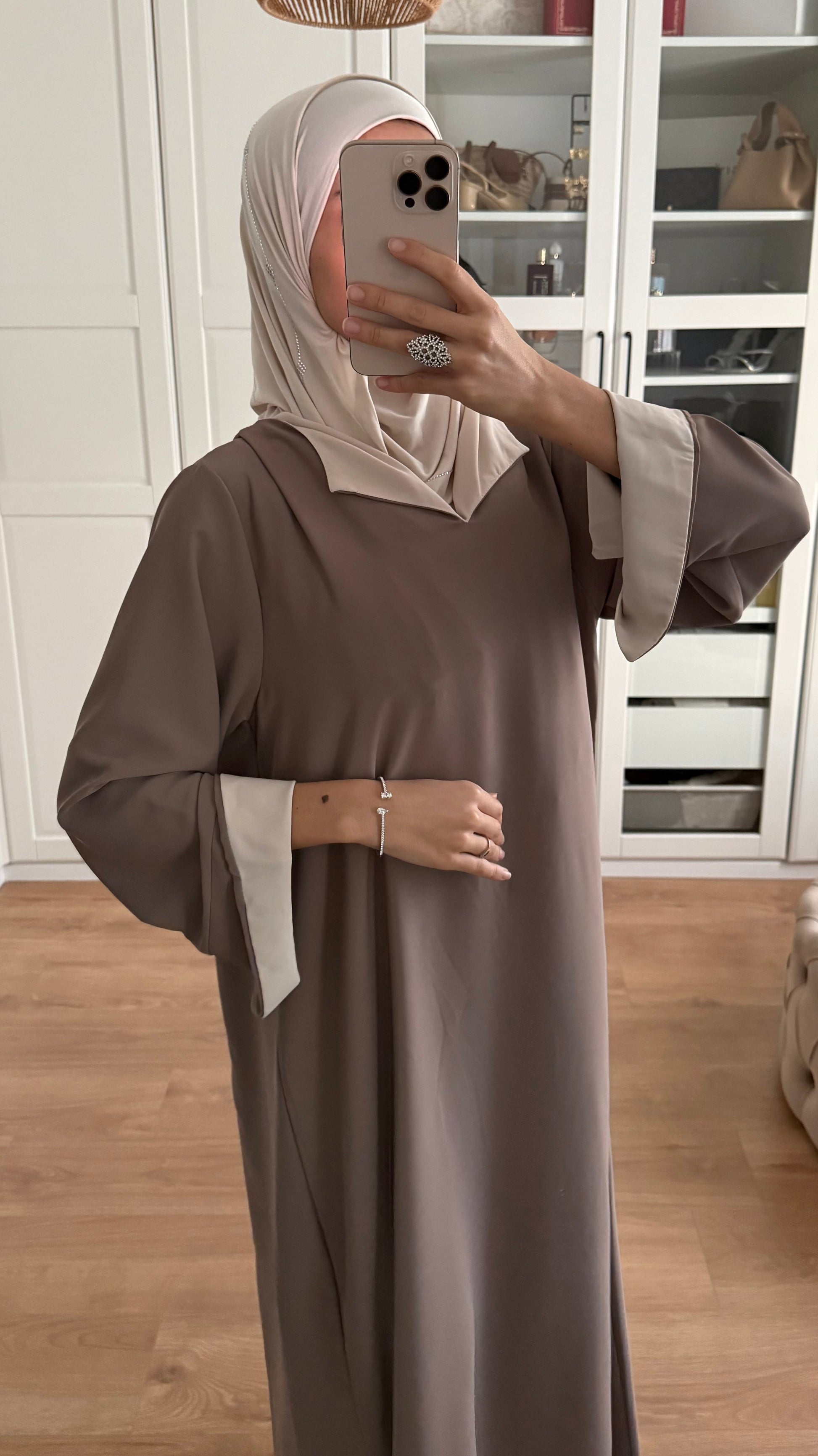 Abaya taupe manches revers beige SAÏRYS