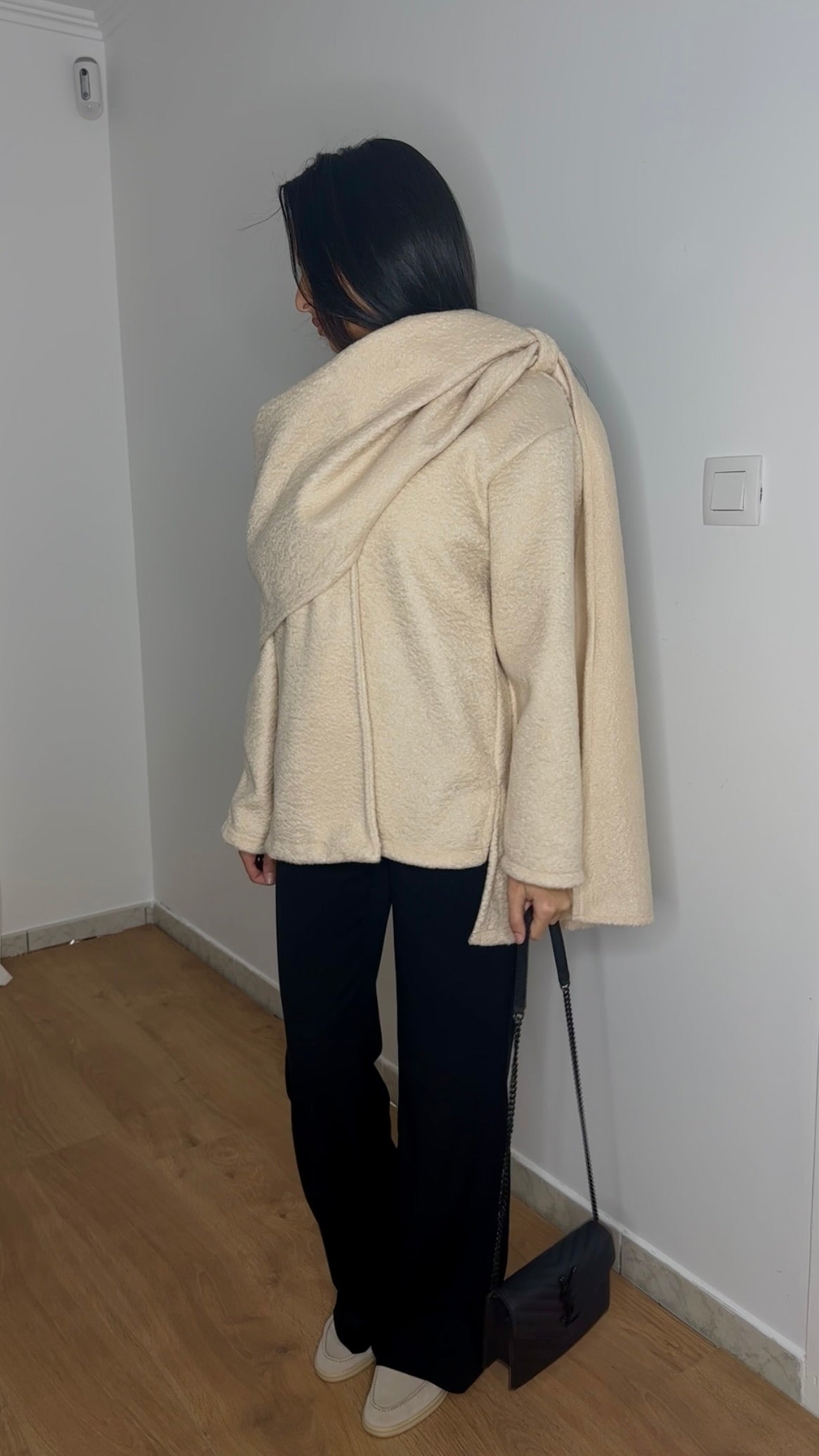 Manteau cape avec écharpe intégrée [Beige]