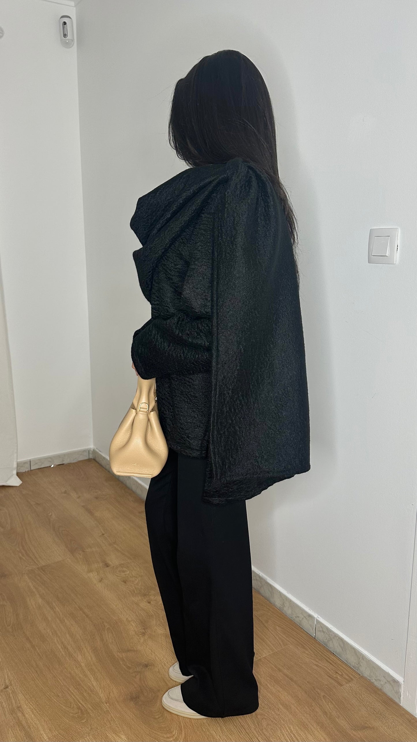 Manteau cape avec écharpe intégrée [Noir]