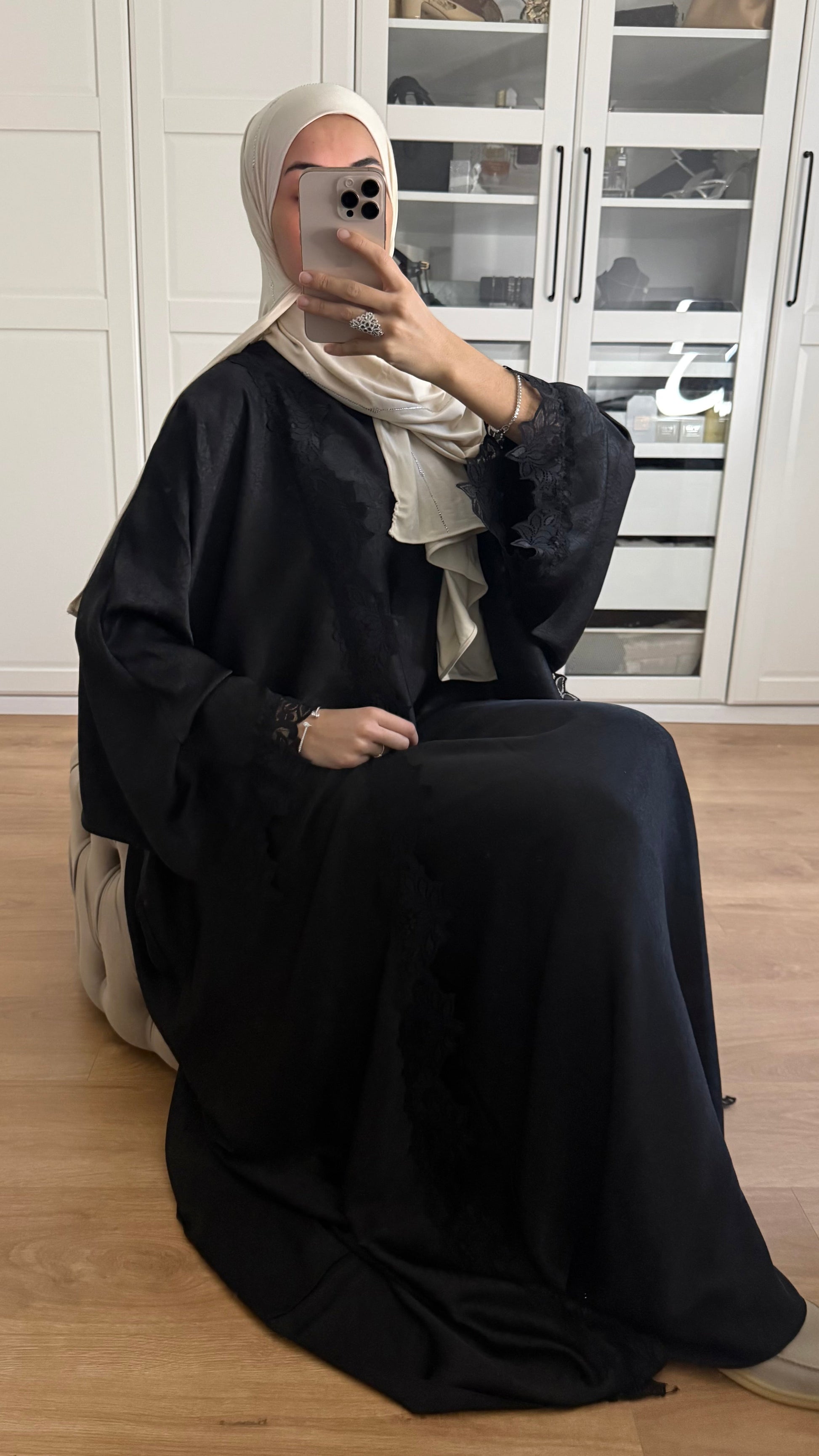 Ensemble Abaya Kimono Satiné avec Dentelle Noir SAÏRYS
