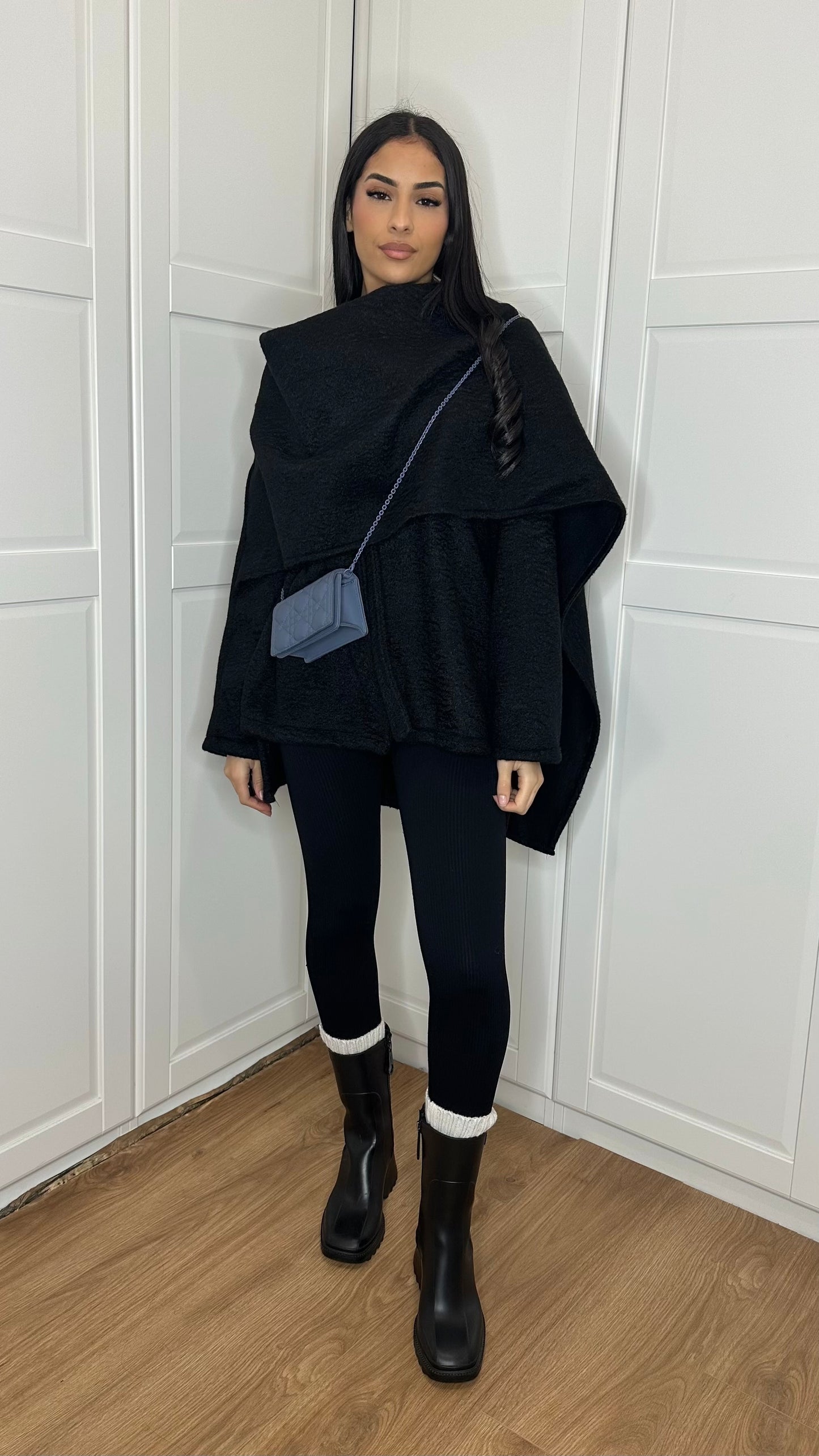 Manteau cape avec écharpe intégrée [Noir]